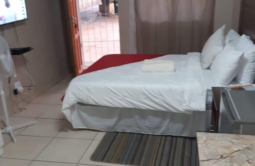 Gezina Casa | Private Guestrooms, 426Flowers street, Gezina,Pretoria