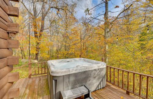 South Butler Casa | Private Hannibal Cabin with Sauna and Hot Tub!