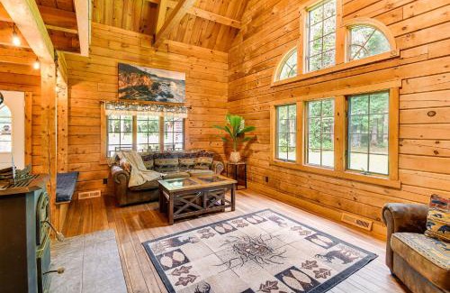 South Butler Casa | Private Hannibal Cabin with Sauna and Hot Tub!