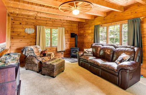 South Butler Casa | Private Hannibal Cabin with Sauna and Hot Tub!