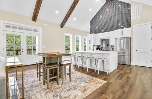 Pittsburg Casa | Private! Headwaters Hideaway!