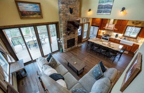 Eureka Springs Casa | 3 Bedroom, Private Hiking Trails 10 Mins to Eureka