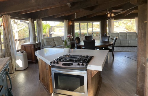 San Marcos Casa | Private Hilltop Farmhouse spacious & fast access to San Diego County Attractions