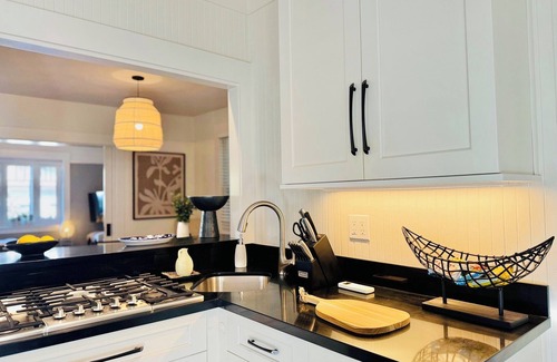 Upper East Casa | Private Home-3 bed luxury@Arlington Downtown- steps to cafes&shops