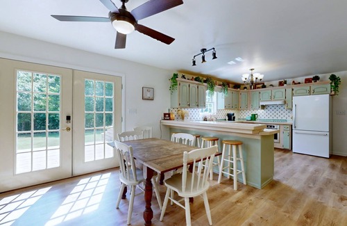 Ashland City Casa | Private home in the woods 25 min to Nashville!