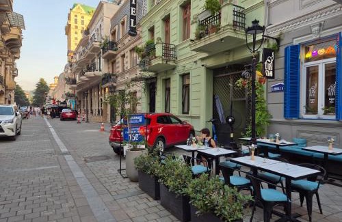 Old Boulevard Casa | Private Home Sea and Europe Sq