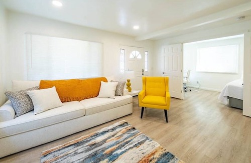 Placentia Casa | Private Home w/ Laundry + Disney 10 mins