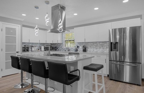 Ruskin Casa | Private home with heated pool & hot tub close to beaches ,parks , and shopping