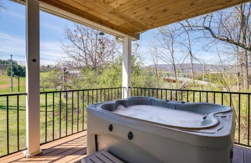 Newport Casa | Private Hot Tub and Mountain View Newport Home