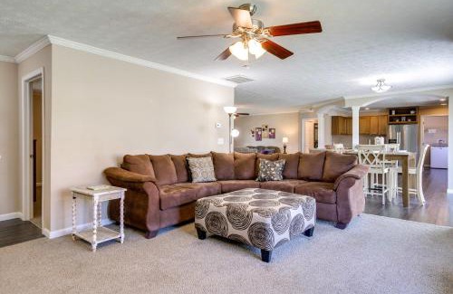 Newport Casa | Private Hot Tub and Mountain View Newport Home