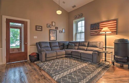 Wrightsville Casa | Private Hot Tub at Cozy Wrightsville Cottage!