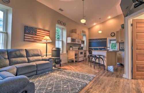 Wrightsville Casa | Private Hot Tub at Cozy Wrightsville Cottage!