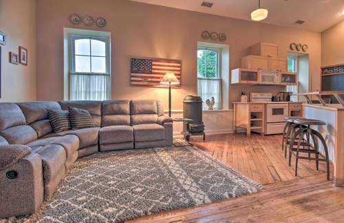 Wrightsville Cabaña | Private Hot Tub at Cozy Wrightsville Cottage!