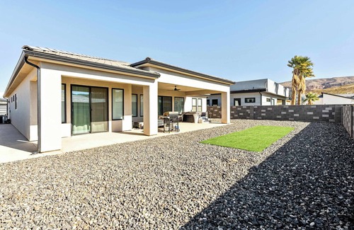 Hurricane Casa | Private Hot tub, By Copper Rock Golf Course!