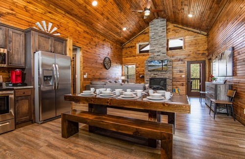 Reeds Spring Casa | Timber Trails North-Private Hot Tub y cerca de la piscina, Fox Hollow Lake y Volley