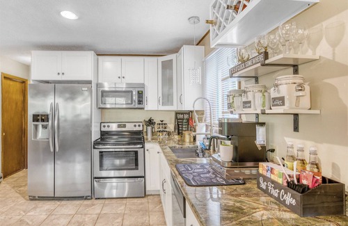 Tobyhanna Cabina | Private Hot Tub & Game Room: Pocono Family Cabin!