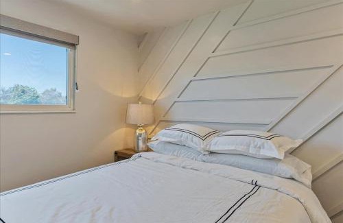 White City Casa | Private Hot Tub Patio Half Basketball Court