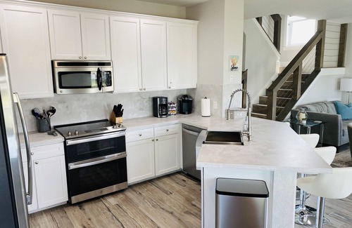 Galveston Casa | Private hot tub, pet-friendly, 3/3 beach house w/ golf cart available to rent!