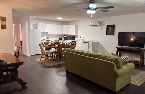 Mount Gay Casa | Private house sleeps 8 in Logan. Located near HMTS access points, dining, shops