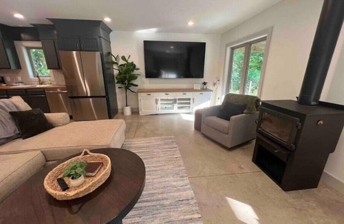 Orange Prairie Casa | Private House with Full Court Gym