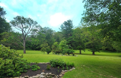 Pleasant Valley Casa | Private Hudson Valley Home Near Wine Trail / Antiquing / Orchards