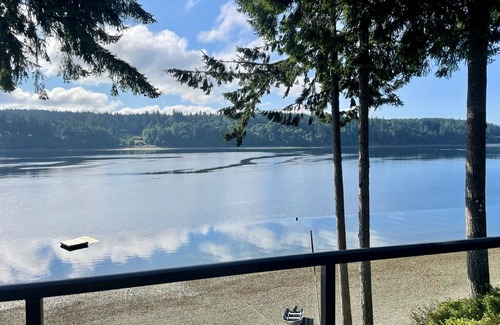 Burley Casa | Private Island Escape on Puget Sound - Newly Remodeled! 60 minutes from Seattle!