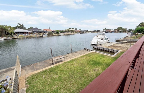 South Yunderup Casa | Private Jetty | Family & Pet-Friendly Retreat