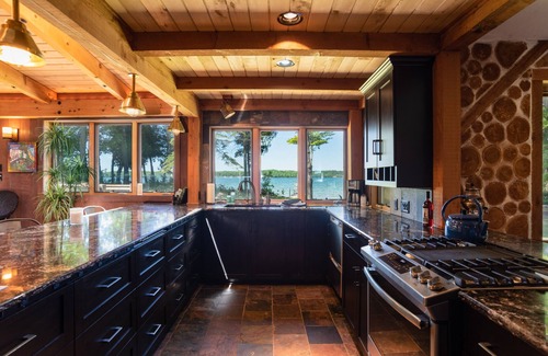 Baileys Harbor Cabina | Private Kangaroo Lake Waterfront home in Baileys Harbor