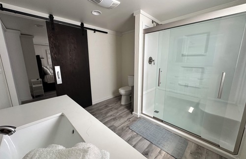 Cass City Apartamento | Private King Suite in Renovated Church – Cozy, Clean & Modern Stay in Cass City