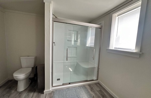 Cass City Apartamento | Private King Suite in Renovated Church – Cozy, Clean & Modern Stay in Cass City