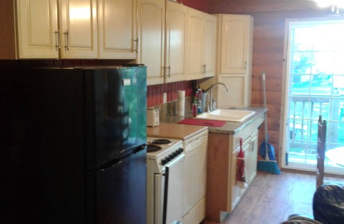 Cloquet Cabina | Lago tranquilo lleno de peces, senderos para caminar, pozo de fuego, cubierta, muelle y espacio para botes