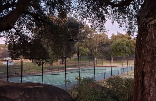 Descanso Casa | Private Lake with fishing/ Tennis court getaway near Julian