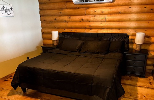 Georgian Bluffs Cabina | Private Lakefront Cabin. Fishing & ATVTrail access. Fall colour, Bruce Peninsula