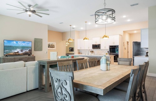 Mariner Casa | Private Lakefront Estate W/ 3 King Beds, 3129 Sq Ft, Hot Tub, Pool Table, Office