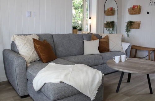 Sables-Spanish Rivers Cabina | Private Lakefront Retreat on 4 Acres - Pet & Family Friendly