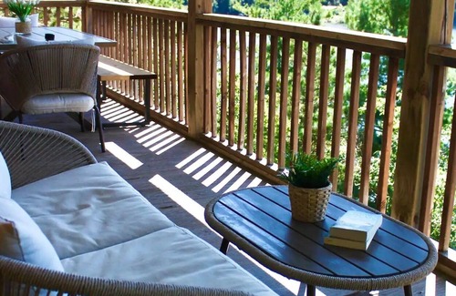 Sables-Spanish Rivers Cabina | Private Lakefront Retreat on 4 Acres - Pet & Family Friendly