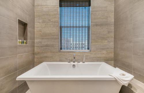 Mid-City Casa | Private Living Villa Near City Hot Spots
