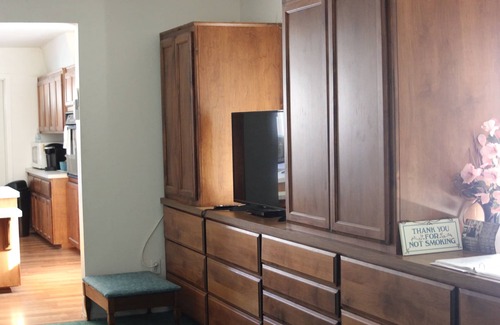 Kernville Cabaña | Private Loft Cottage, w/ bedroom, close to Kern River. Pet friendly. Sleeps 8