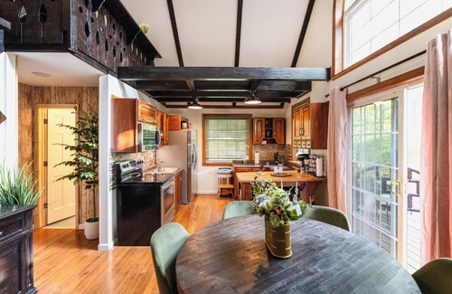 Yulan Casa | Private log cabin nestled at the base of a secluded wooded area