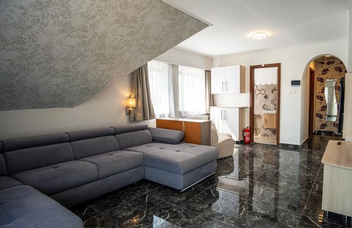 Balatonkeresztur Casa | Private Luxury Apartment - LuxVil - Private Pool - Whole House - E-Car Charging