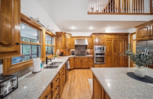 Belton Casa | Private Luxury Retreat on 12 Acres w/ Hot Tub