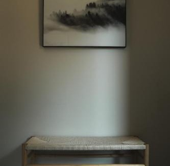 Mont-Tremblant Apartamento | Private Luxury Room- C - King bed, Centrally Located , Free Shuttle to ski Hill and Resort, Coffee