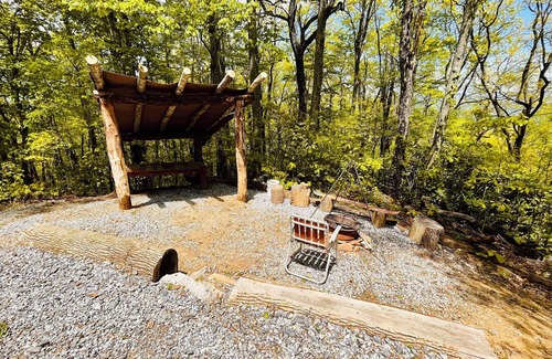 Fletcher Alquiler De RV | Private mountain top campsite. Wilderness feel yet convenient to Asheville.