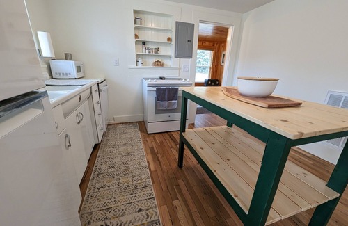 Hayesville Casa | Private, newly renovated Cottage Near Mountains, Nat'l Parks, and Lake Chatuge