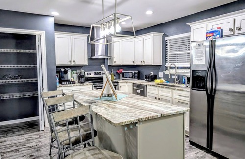 Whitemarsh Island Casa | Private Oasis w/ Pool, Hot Tub & Bar - 15 Min to Savannah & Tybee Beach
