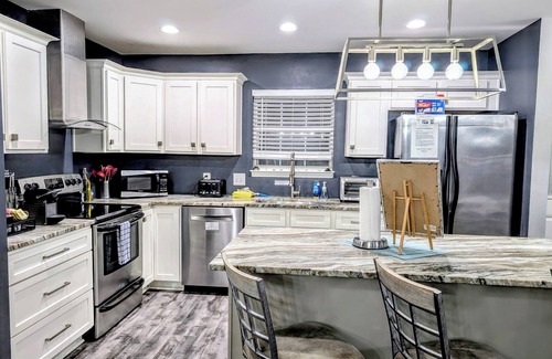 Whitemarsh Island Casa | Private Oasis w/ Pool, Hot Tub & Bar - 15 Min to Savannah & Tybee Beach