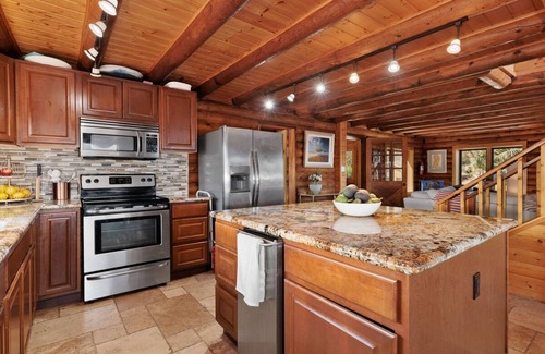 Escondido Cabina | Private ocean-view estate - Close to Surf Cup, Beaches, LegoLand, Safari Park