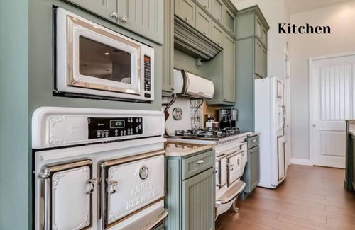 Lake Placid Casa | Private Old Florida Lake House Retreat 5 bedroom 4 bathroom home away from home