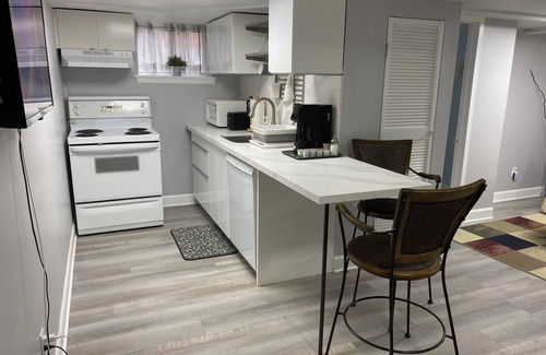 Clairlea - Birchmount Casa | Private one-bedroom apartment with separate entrance + free parking