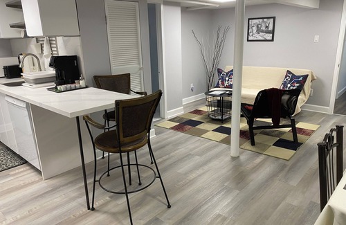 Clairlea - Birchmount Casa | Private one-bedroom apartment with separate entrance + free parking